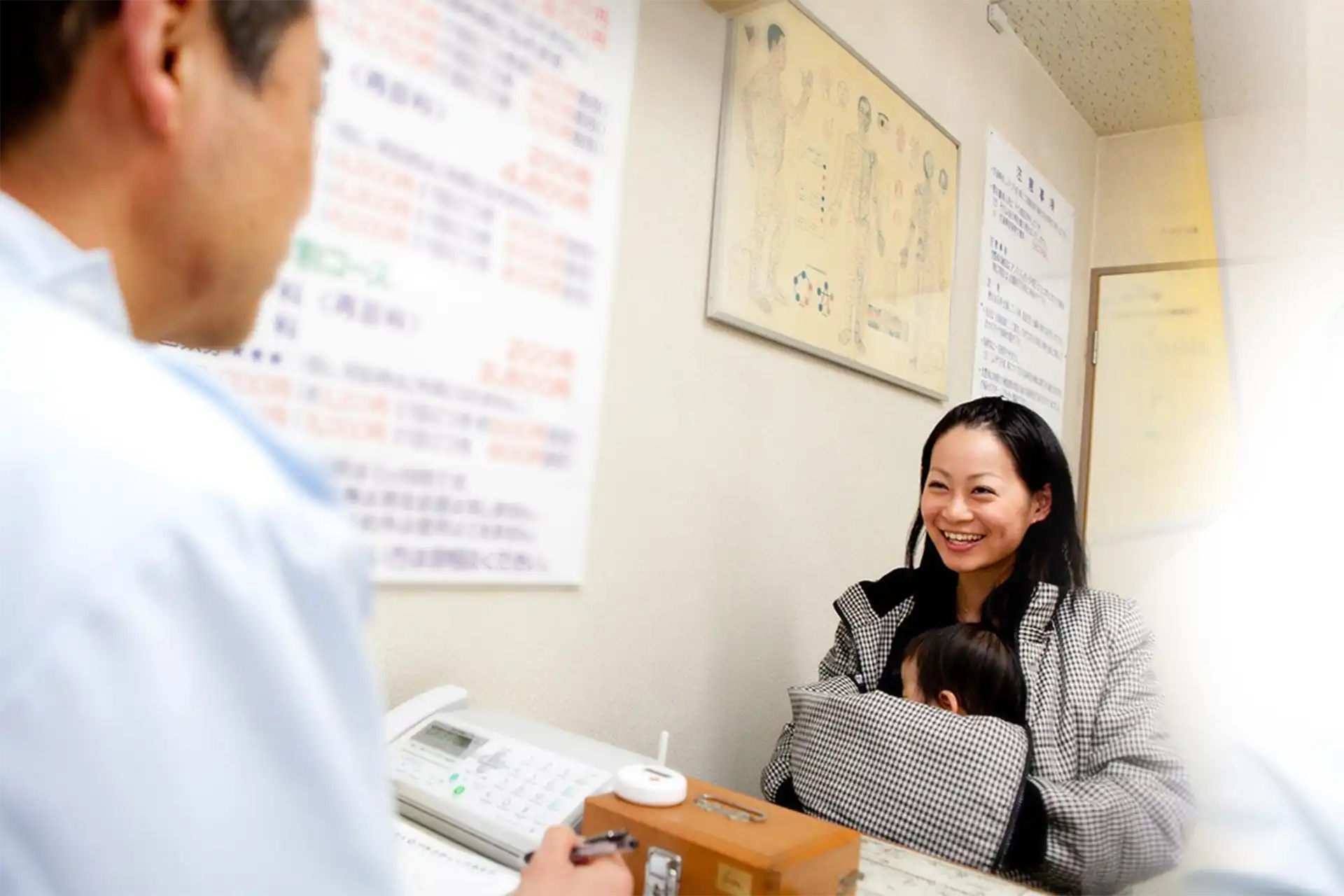 産後骨盤矯正や姿勢矯正が人気の整体院
